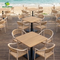 Nouvelle table d'extérieur durable SCB, résistante aux intempéries, surface de table 70*70cm, idéale pour l'utilisation en extérieur, dans les jardins, les cafés, l'hôtellerie-restauration.
