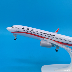 โมเดลเครื่องบินโบอิ้ง <span class=keywords><strong>B737</strong></span> ของสายการบินเซี่ยงไฮ้ ขนาด 20 ซม. สเกล 1/<span class=keywords><strong>200</strong></span> ผลิตจากโลหะผสมและเรซิ่น พร้อมฐานตั้งโชว์และล้อ - Product Image 2