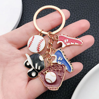 Porte-clés en alliage émaillé, thème baseball sportif et mode, avec breloques casquette de baseball, chaussure, balle et gants de baseball, pendentif pour sac de couple et porte-clés de voiture