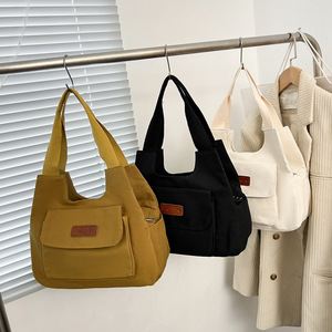 กระเป๋าแฟชั่นฤดูหนาวใหม่กระเป๋าผ้าใบดีไซเนอร์ย้อนยุคสีทึบแบบลำลอง - Product Image 1