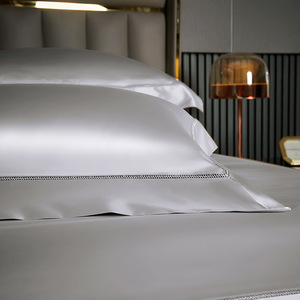 Parure de lit sur mesure en coton égyptien 200 fils, quatre pièces, pour lit de 2,0 m, couleur unie moderne, sans plis - Product Image 3