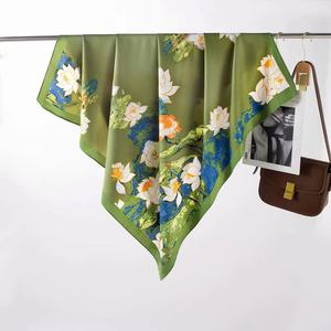 Écharpe en soie twill en gros, imprimée sur mesure par un designer, écharpe de tête de 35 pouces, écharpes ethniques, châles pour femmes, élégante, de haute qualité - Product Image 4