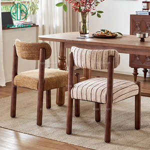 Sedia Imbottita in Tessuto Confortevole Personalizzata Ron Group, Tavolo Rotondo in Legno Massello con Base in Metallo Dorato, Arredamento Moderno per la Casa - Product Image 3