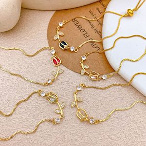 SL172 <span class=keywords><strong>Bracciale</strong></span> da Donna Placcato Oro 18K <span class=keywords><strong>con</strong></span> Ciondolo a <span class=keywords><strong>Fiore</strong></span> e Zirconi Incastonati a Griffe, Trendy e Portafortuna, Ideale come Regalo di Anniversario - Product Image 2