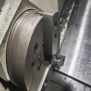 Torno CNC de Alta Precisión con Mandril Hidráulico, Sistema de Control Fanuc y Cambiador Automático de Herramientas para Torneado de Metales - Product Image 3