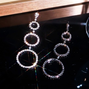 Pendientes Largos de Estilo Europeo Americano, Exagerados, de Lujo Ligero, con Pedrería, Círculos Geométricos, Modernos, Versátiles para Fiestas de Mujeres - Product Image 4