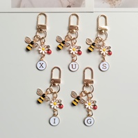 Porte-clés et pendentif de sac en métal, motif Abeille, Marguerite, Coccinelle, avec initiale 26, détachable avec mousqueton, pour filles et femmes