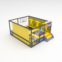 Terrain de jeu intérieur commercial avec panier de basket, parcours d'obstacles Ninja, filet d'escalade et marches, testé TUV pour projet FEC