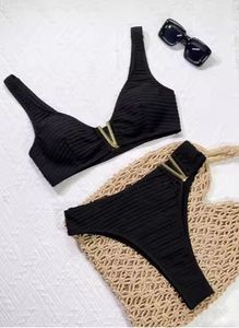 Traje de baño de dos piezas de cintura alta con tirantes y escote en V - Product Image 4