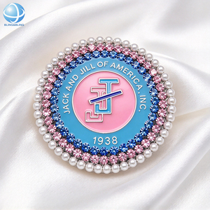 Spilla da bavero con strass e perle Jack and Jill of America Inc. 1938, gioielli per la confraternita femminile - Product Image 1