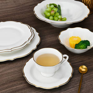 Service de table unique en or avec bordure dorée, vaisselle en céramique peinte à la main avec des tasses en porcelaine à couleur sous-glaçure durable, ensemble de dîner - Product Image 3