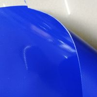 Bâche en PVC tissé résistante aux UV, ignifuge, imperméable et résistante à la pluie pour couverture de camion, tentes, sacs de voiture, sellerie, hôpitaux, mariages et impression