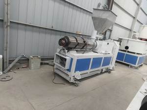 Estrusore conico controrotante bivite per <span class=keywords><strong>PVC</strong></span> resina piastrelle 1050mm 22:1 L/D rapporto alta produttività - Product Image 4