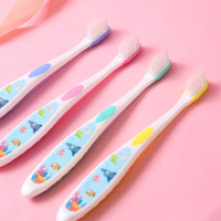 Cepillo de dientes de cerdas suaves para niños de 3 a 12 años, paquete individual de cabeza pequeña, necesidades diarias para bebés, una pieza, triangulación de envíos