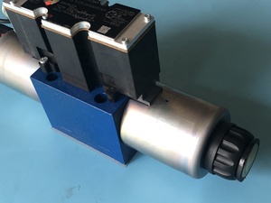 R900927230 4WREE10E75-2X/G24K31/A1V ตัวควบคุมทิศทางแบบสัดส่วน - Product Image 1