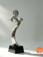Trophées métalliques sur mesure style Cheval Dragon Volant, oxydation, électrolyse, revêtement en poudre ; Gala annuel haut de gamme pour employés