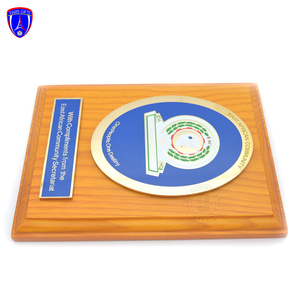 Esat en bois massif personnalisé, plaque de bouclier africain, plaques de récompenses en bois vierge avec décoration en métal dans l'artisanat de sculpture - Product Image 4