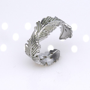 แหวนเปิดปรับขนาดได้ สแตนเลสสตีลเคลือบ PVD ทอง 18K คอลเลคชั่นสำหรับผู้หญิง |   ดีไซน์เรขาคณิต ลวดลายพื้นผิว และดีไซน์แบบโซ่ที่เป็นเอกลักษณ์ - Product Image 6