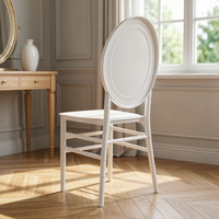 Chaises Chiavari Blanches Empilables en Résine PP pour Mariages, Chaises Napoléon Imperméables pour Banquets et Événements Hôteliers (Vente en Gros)