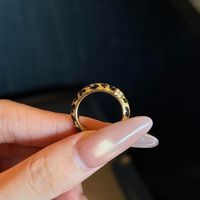 Bague en alliage doré incrusté de pierre naturelle à motif léopard, mode féminine, luxe léger, haut de gamme, design de niche polyvalent, pour petite amie