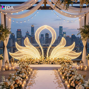 Arche d'entrée romantique en métal LEDA, toile de fond de scène LED pour mariages et événements - Product Image 1