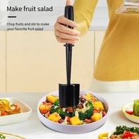 Multifunctionele handmatige vlees- en groentehakker met 5 gebogen messen voor het pureeren van vlees en aardappelen. Productcategorie: Fruit & Groente Gereedschap