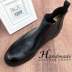 Bottes Chelsea gravées pour hommes, bottes courtes en cuir véritable pour affaires, bottes en cuir brogue, bottes tendance et chaudes doublées de polaire - Product Image 1