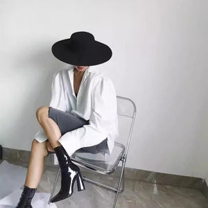 قبعات نسائية فرنسية فاخرة مخصصة للجاز، قبعات فيدورا أنيقة مسطحة القمة، قبعات فيدورا واسعة الحافة من البوليستر بالجملة - Product Image 5