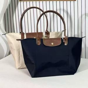Borsa Intrecciata in Nylon Resistente, Borsa Artigianale Grande Capacità, Borsa a Mano per Donne, Design alla Moda con Colori a Contrasto, Elegante e Pratica - Product Image 2
