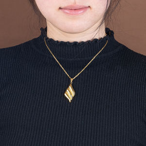 Perhiasan mode kalung berlapis emas 18k liontin sayap gelombang bergaris baja tahan karat - Product Image 6