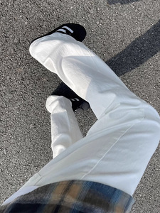 Pantalones vaqueros de hombre con dobladillo anudado y detalle de borde, corte holgado, venta al por mayor - Product Image 1