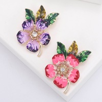 Neue Lila-Rosa Marmorierte Emaille-Blumenbrosche mit Grünem Blatt in der Mitte für Mäntel und Pullover für Damen