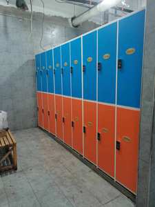 2ประตูต่อคอลัมน์3-5คอลัมน์หนึ่งหน่วยพร้อมราวแขวนผ้าและชั้นวางของตัวแบ่งพีวีซีและ ABS ล็อกเกอร์พลาสติกสำหรับห้องออกกำลังกาย - Product Image 6