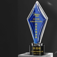 Trophées en verre cristal personnalisés avec logo, technique de sablage, base transparente/noire pour la célébration annuelle de l'entreprise