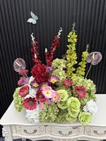 Chemin de table floral d'automne avec amarante, anthurium, calla suspendue et fleurs de riz pour centre de table rouge bordeaux