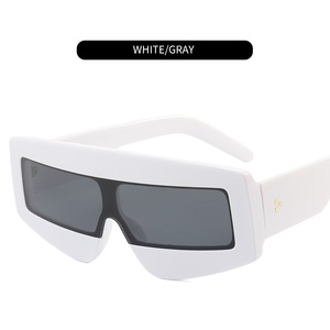 Gafas de Sol Unisex Y2K Futuristas con Logotipo Personalizado, Lentes de una Pieza con Gradiente UV400, Estilo Moderno y Distintivo - Product Image 4