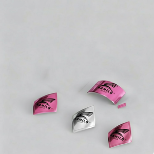 Plaques métalliques uniques de haute qualité pour vêtements Dernière conception mini plaques métalliques Petite pièce de décoration pour vêtements - Product Image 1