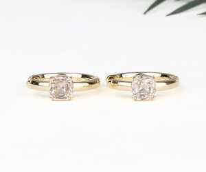 Pendientes de aro estilo bohemio, tipo huggie para cartílago, en oro y plata, con diamantes de talla brillante y corte cojín, delicados y pequeños, para compromiso y boda. - Product Image 5