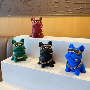 Figurine de chien <span class=keywords><strong>Bulldog</strong></span> cool avec lunettes de soleil et chaîne dorée, décoration de tableau de bord de voiture, statue en résine mignonne, cadeau pour bureau - Product Image 5