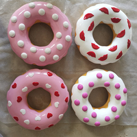 Sculpture en fibre de verre personnalisée en forme de donut, article de décoration pour fête, pour centre commercial, exposition d'art moderne