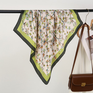 Écharpe carrée pour femme musulmane, 70 motifs floraux à pois, 100% polyester, style vintage, printemps, atmosphère coréenne, protection solaire avancée - Product Image 3