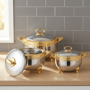 Ensemble de casseroles modernes de luxe en acier inoxydable avec revêtement émaillé et accents dorés, design rond pour cuisinières à gaz et à induction - Product Image 5