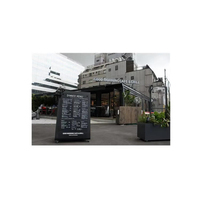 Kiosque de café industriel moderne de 20 pieds en conteneur préfabriqué en acier avec murs en panneaux sandwich pour usage commercial extérieur