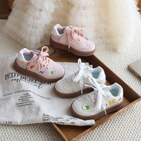 Sepatu Sneakers Anak Perempuan Model Baru 2026 Musim Semi/Gugur, Bernapas, Tali, Sol TPR, Desain Bunga Bordir, Sepatu Modis