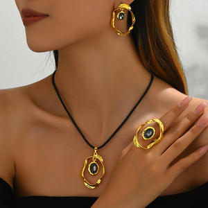 2025 nouveau Design en gros de haute qualité plaqué or conception irrégulière avec pierre noire collier boucles d'oreilles bague ensemble de bijoux - Product Image 3