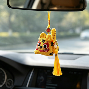 Cadeaux culturels et créatifs pour le Festival des bateaux-dragons : sachets, breloques tigre, pochettes de style chinois, pendentifs portables et objets en tissu - Product Image 2