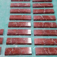 Maßgefertigte Bvlgari Rote Marmor-Treppenstufen Polierte Luxuriöse Natürliche Marmor-Treppenstufen für Villen-Treppenhaus