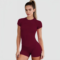 Ensemble de yoga sans couture en 90 % nylon et 10 % élasthanne : T-shirt à manches courtes effet ventre plat et short rehausseur de fessiers