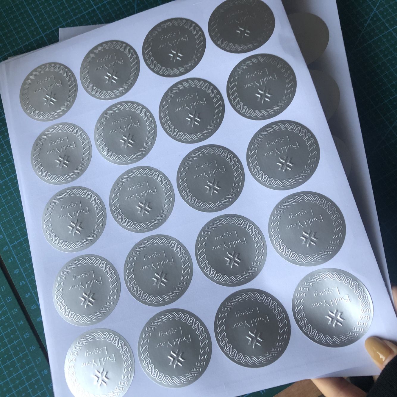 Plata en relieve