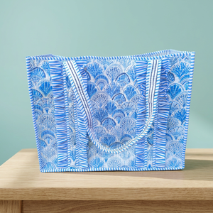 Sac fourre-tout matelassé en coton à rayures avec longue anse, fait main en Inde, sacs d'été pour femmes, sacs de voyage à bandoulière ouverte - Product Image 1